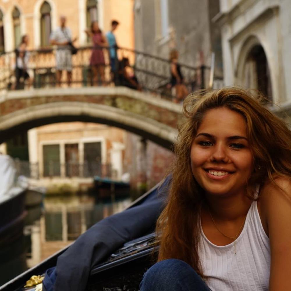 Meet your Posher, Halley